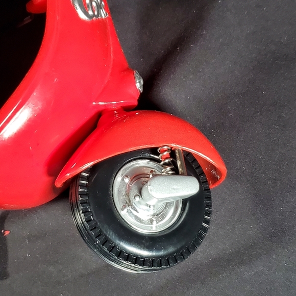 Limited Edition Coca Cola Die Cast Vespa - Picture 10 of 11